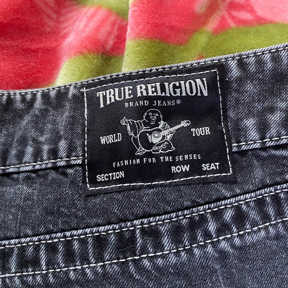 Cute brand new true religion women’s baggy jeans in size 33 (price negotiable) - Picture 5 of 6